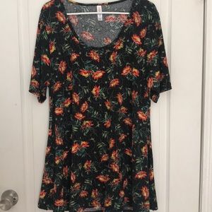 Lula Roe Short Sleeve Flower shirt XL